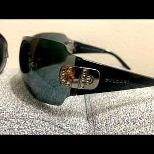 Blvgari 6006-b with crystals on the side